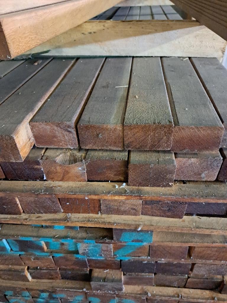 45x70 lang 2,10m prijs 10 euro per stuk hardhout mandioquera, Ophalen, Nieuw, Palen, Hardhout