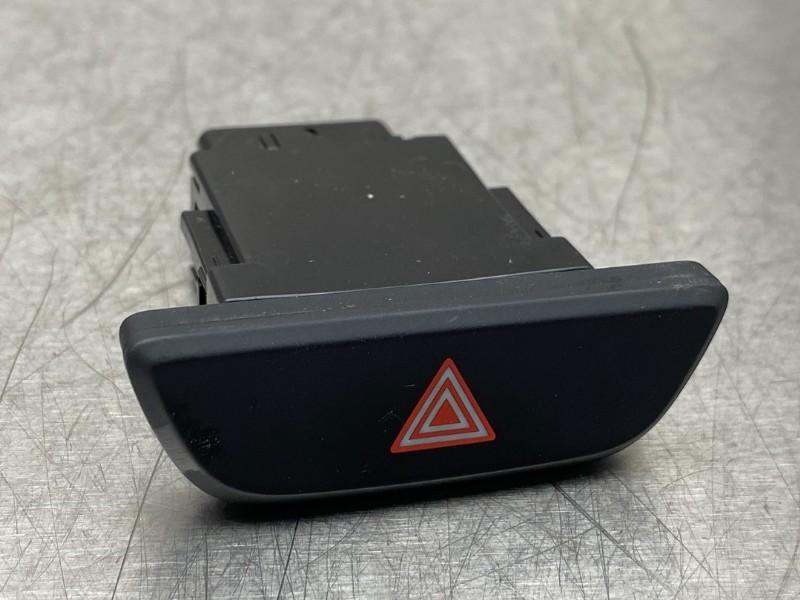 ALARMLICHTEN SCHAKELAAR Toyota Yaris IV (P21 / PA1 / PH1), Gebruikt, Toyota