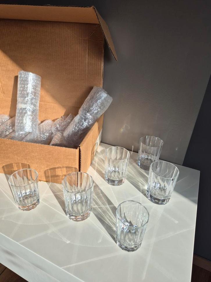 Verre Val Saint-Lambert en cristal ciselé, Collections, Verres & Petits Verres, Enlèvement ou Envoi