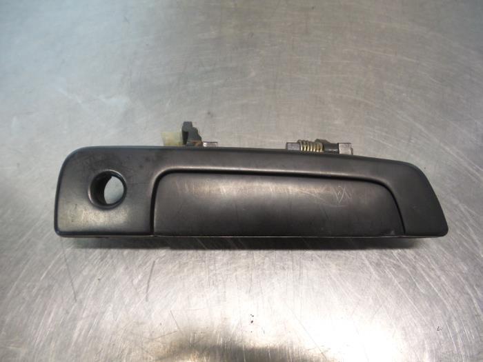 Poignée portière 2portes droite d'un Mitsubishi Colt (Colt, Autos : Pièces & Accessoires, Carrosserie & Tôlerie, Mitsubishi, Utilisé