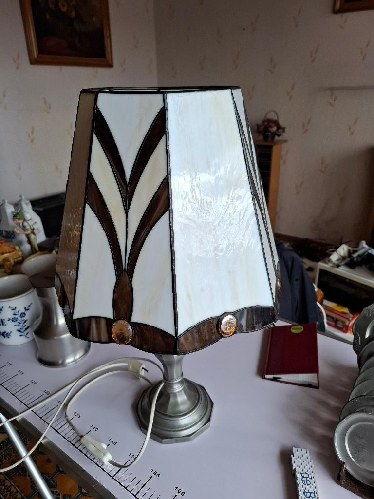 Handgemaakte lamp met tinnen voet, Enlèvement