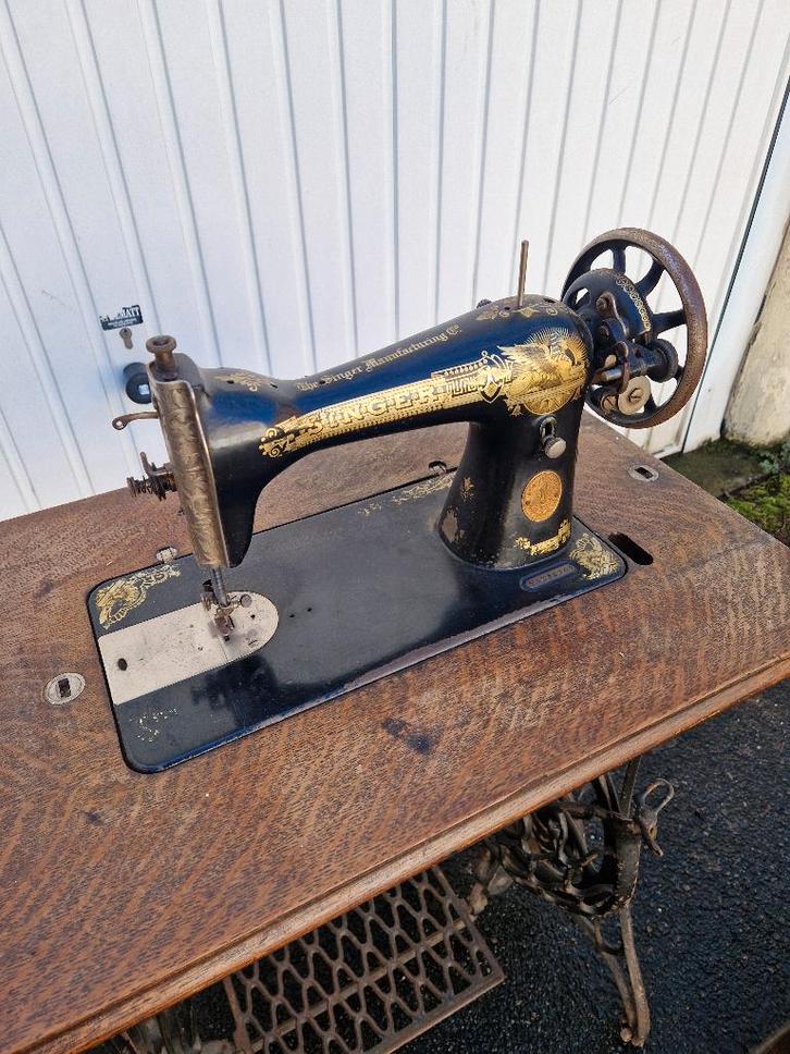 Machine à coudre Singer - Antique, Antiquités & Art, Antiquités | Machines à coudre, Enlèvement