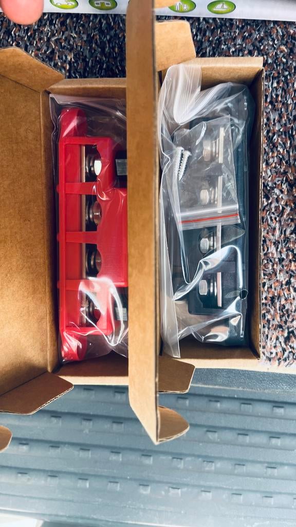 Te koop Bus bar met M10 bouten en vier aansluitingen, Caravanes & Camping, Enlèvement, Neuf