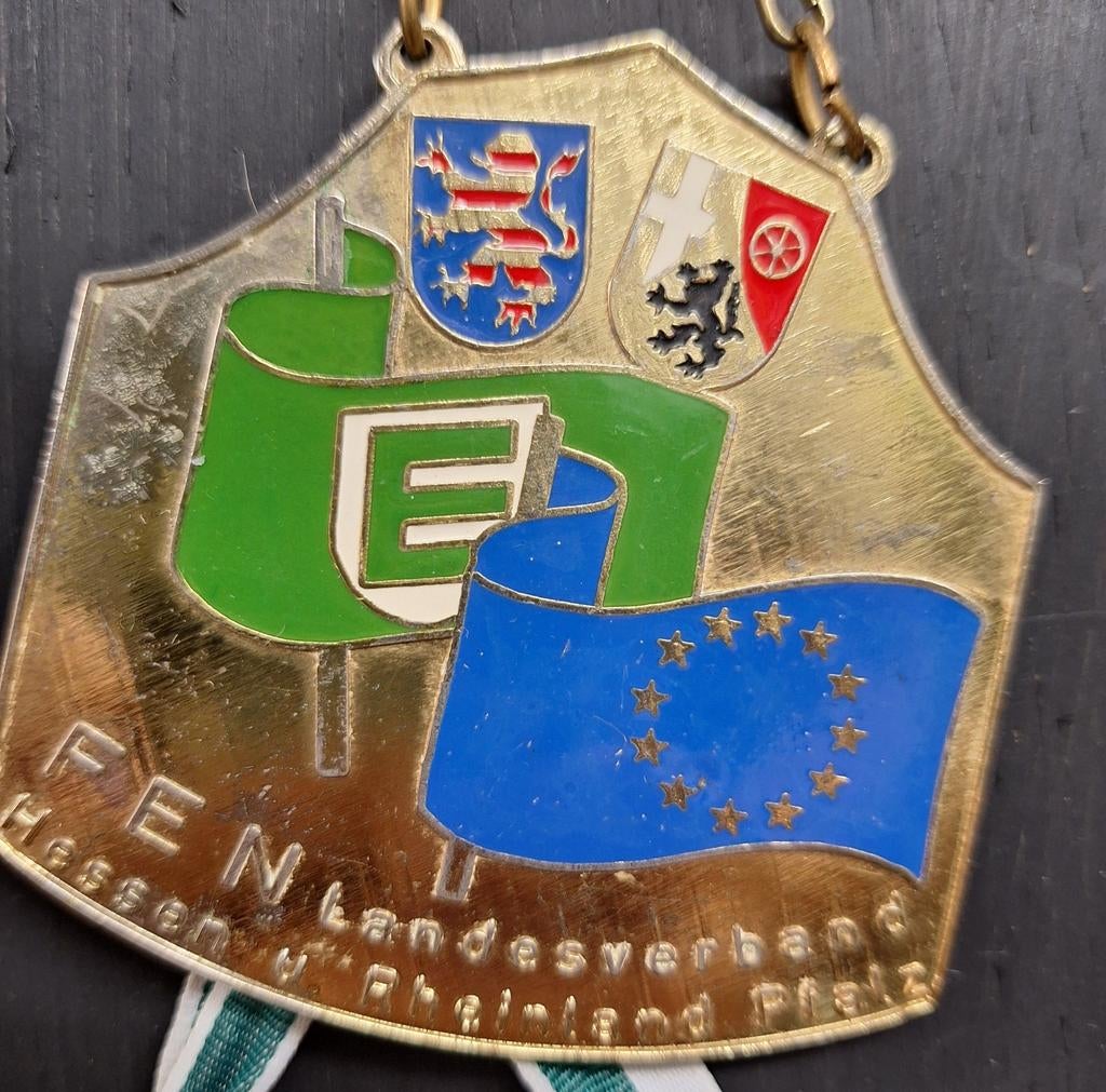 Fen, Collections, Broches, Pins & Badges, Enlèvement ou Envoi