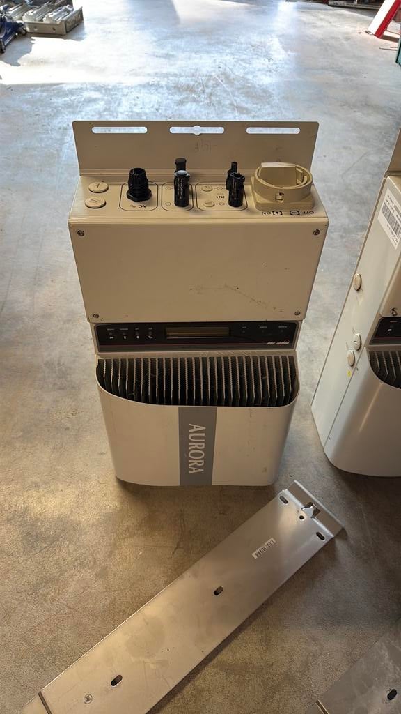 Onduleur aurora 3,6 kw, Ophalen, Gebruikt, Overige typen, 200 wattpiek of meer