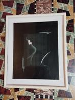 Een moderne kader een hoofd van een dame in het donker, Enlèvement