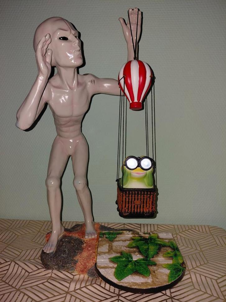 Alien met luchtballon op zonne energie, Verzamelen, Beelden en Beeldjes, Ophalen