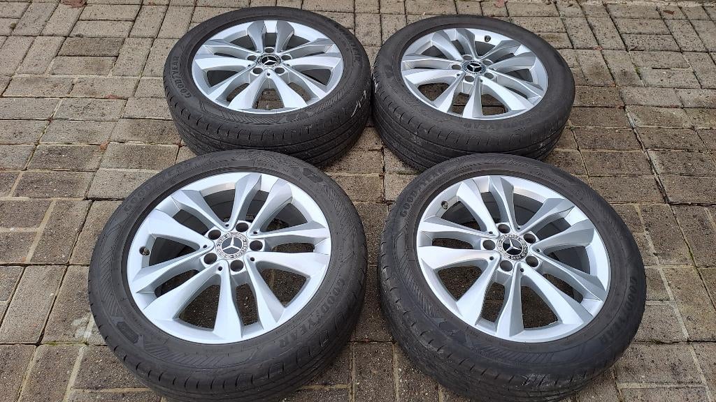 Mercedes Zgan et jantes 17 pouces d'origine/Goodyear TPMS, Autos : Pièces & Accessoires, Pneus & Jantes, Jante(s), Pneus été, 17 pouces