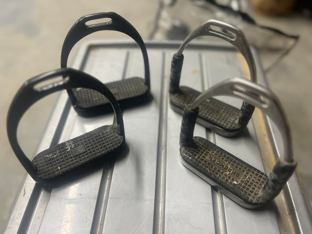 Stijgbeugels, Enlèvement