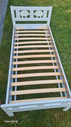 lit pour tout-petit ikea avec couvre-matelas, Enfants & Bébés, Enlèvement