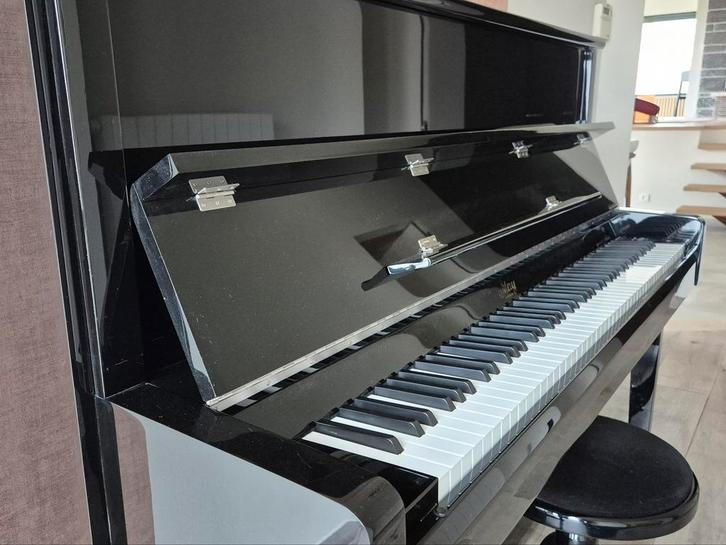Moderne May Berlin Piano (by Schimmel) Zwart Hoogglans 121cm, Muziek en Instrumenten, Piano's, Zo goed als nieuw, Piano, Zwart