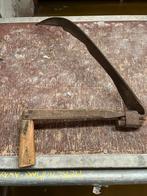 Faux ancienne, grande, Enlèvement