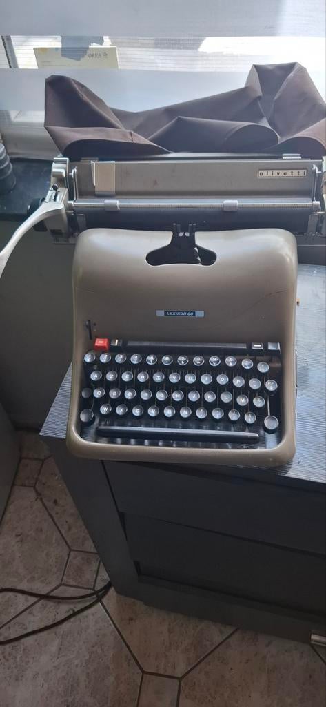Olivetti typemachine. „onberispelijke staat”, Ophalen