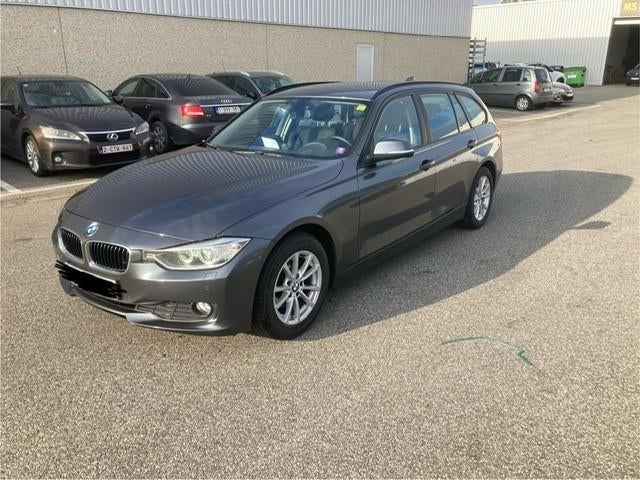 BMW 318 D Touring 2012 euro 5, Autos, BMW, Particulier, Série 3, Euro 5, Break, 5 portes, Boîte manuelle, Argent ou Gris, Noir