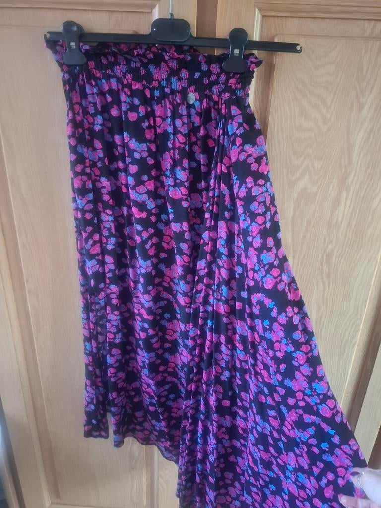 Longue jupe fendue BSB S/M Noir fleurs roses, Neuf, Taille 38/40 (M), Enlèvement ou Envoi, BSB