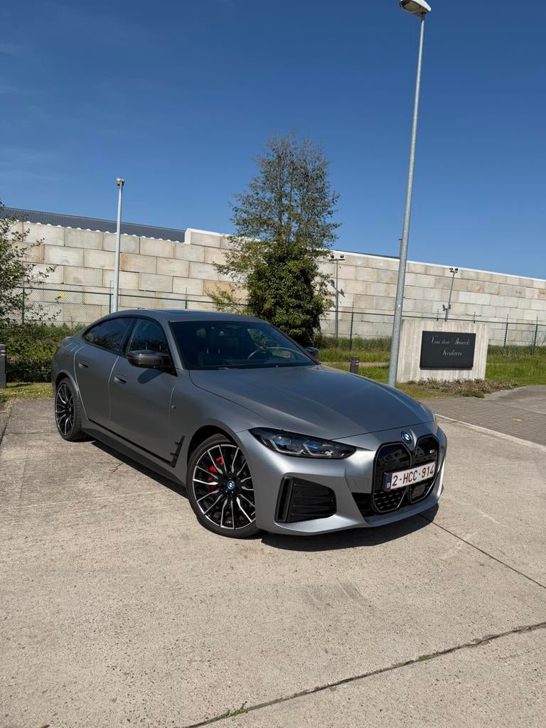 Bmw i4 M50 Frozen grey, Autos, BMW, Particulier, Série 4, Attache-remorque, Électrique, Coupé, 5 portes, Automatique, Noir, Cuir