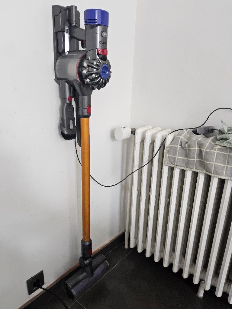 Dyson v8, Elektronische apparatuur, Ophalen of Verzenden, Gebruikt, Reservoir, Stofzuiger