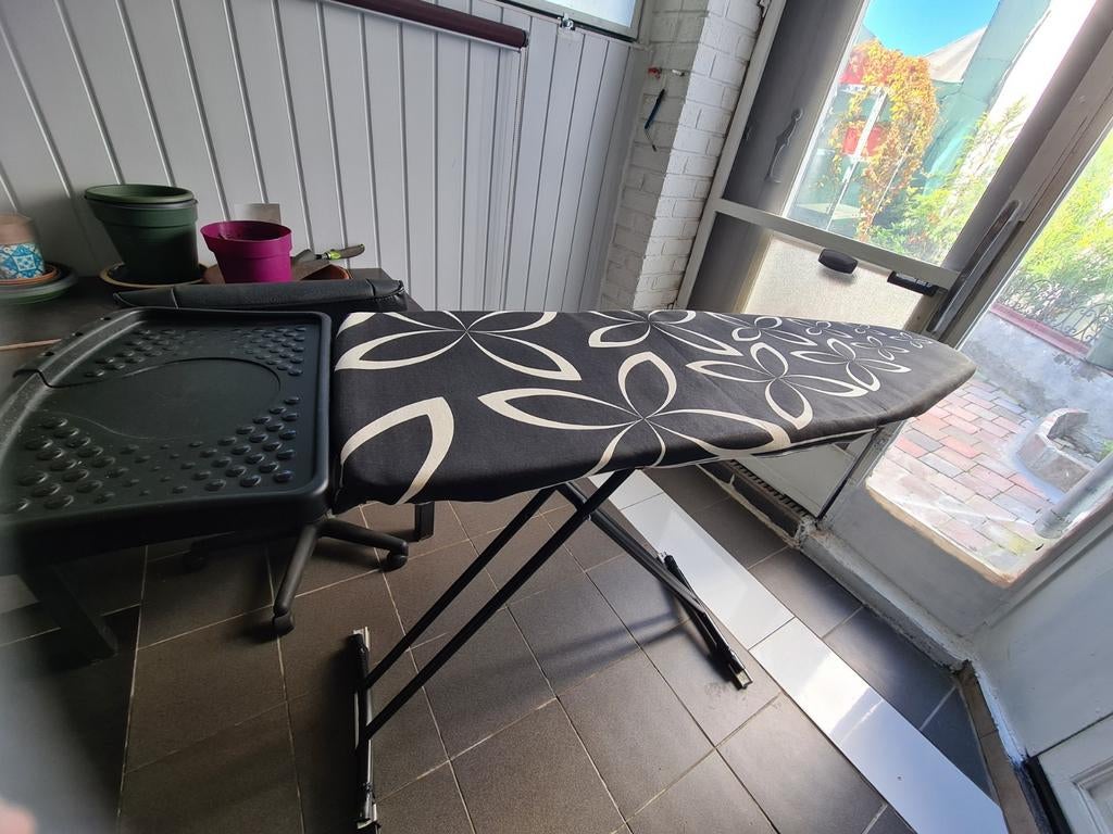 Table à repasser Xl (L 1m33 l 46 ) Maison non fumeur., Electroménager, Enlèvement
