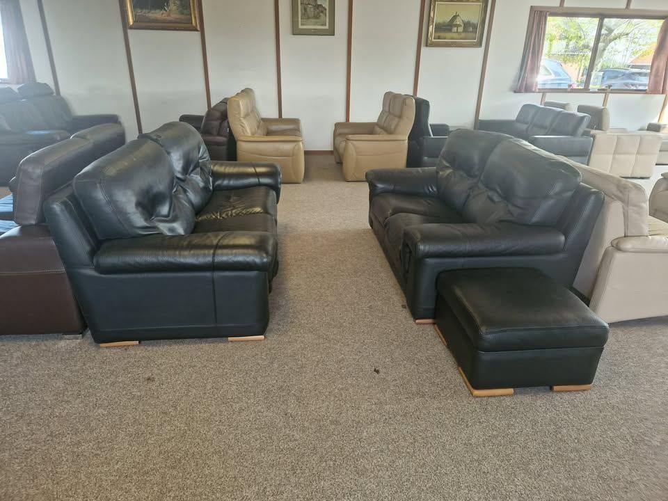 ZWARTE BUFFELLEDEREN SALON MET POEF, Huis en Inrichting, Ophalen, Gebruikt, Leer