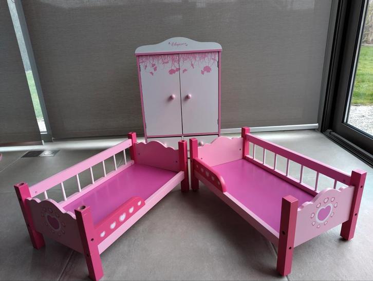 Houten stapelbed en kleerkast met 5 kleerhangers voor poppen, Kinderen en Baby's, Speelgoed | Speeltafels, Gebruikt, Ophalen