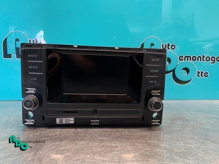 Radio d'un Volkswagen Golf (Golf 12-), Autos : Pièces & Accessoires, Électronique & Câbles, Volkswagen, Utilisé, 3 mois de garantie