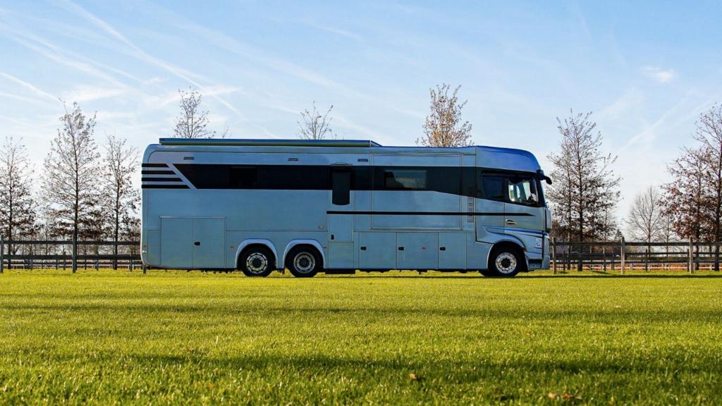 Camping-car STX Mercedes-Benz Actros, Caravanes & Camping, Camping-cars, Jusqu'à 4, Réfrigérateur, Toilette à cassette, Intégral