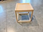 2 houten tafeltjes nieuwstaat, Huis en Inrichting, Tafels | Bijzettafels, Vierkant, Nieuw, 55 tot 75 cm, Hout