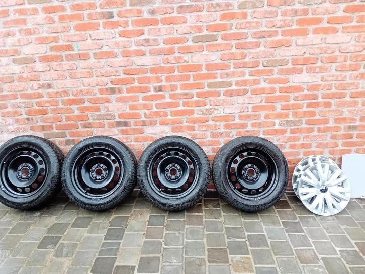 pneus hiver golf 8 ou autres, Auto-onderdelen, Banden en Velgen, Band(en), Winterbanden, 16 inch, 205 mm, Personenwagen, Gebruikt