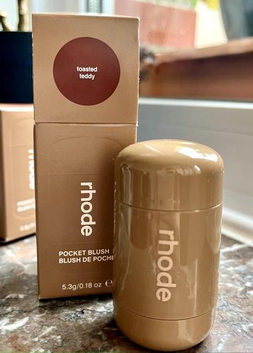 Rhode Pocket Blush beschikbaar voor biedingen