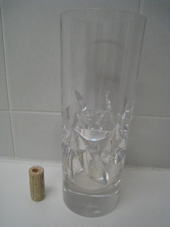 Vaas in geslepen glas met dikke bodem en rand, Antiek en Kunst, Antiek | Vazen, Ophalen