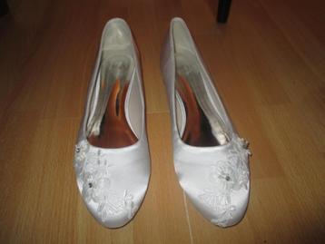 nieuwe witte trouwschoenen maat 43 platte hak beschikbaar voor biedingen