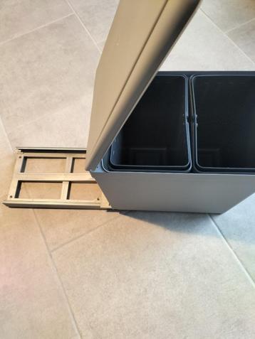 Nieuwe afvalbak. beschikbaar voor biedingen