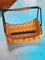 Prachtig geel retro mandje, scoubidou, Enlèvement ou Envoi