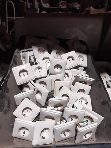 Gira Busch Jaeger Jung Stopcontacten WCD beschikbaar voor biedingen