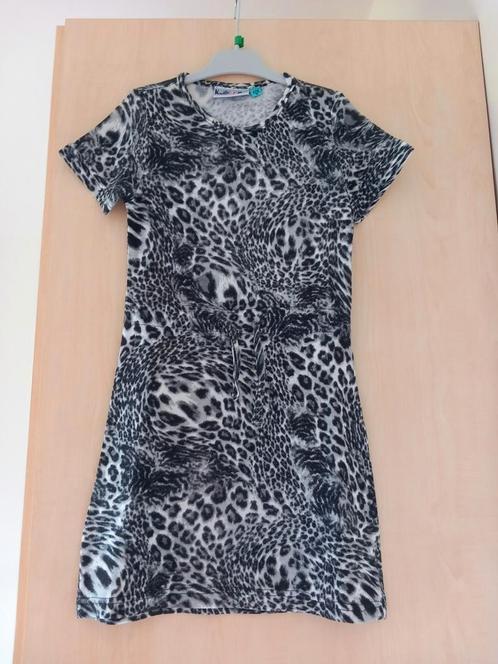Grijs kleedje met luipaardpatroon maar 128, zeer goede staat, Kinderen en Baby's, Kinderkleding | Maat 128, Zo goed als nieuw