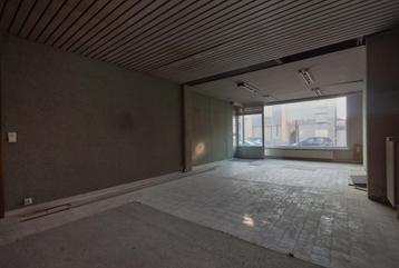Commercieel à Mont-Sur-Marchienne, 3 chambres beschikbaar voor biedingen