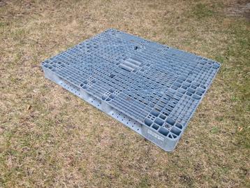 Zeer stevige plastieken paletten! beschikbaar voor biedingen