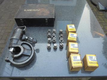 Pons, gatenpons, pons machine, pons beugel. Enerpac beschikbaar voor biedingen
