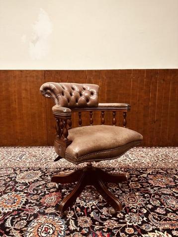 Engels Klassiek Chesterfield Bureaustoel beschikbaar voor biedingen