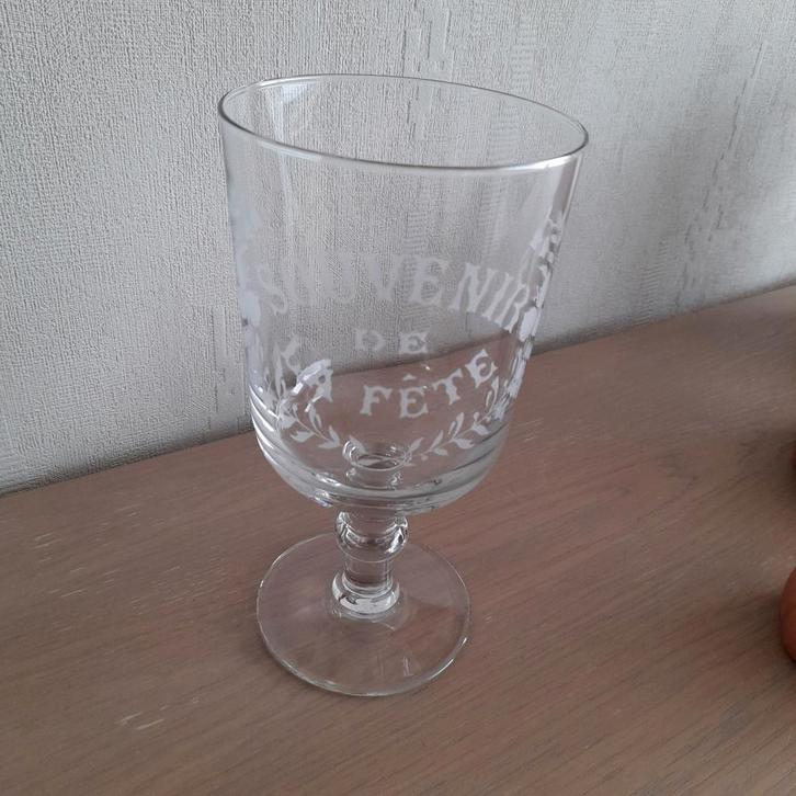 Groot vintage kristallen glas  " Souvenir de la Fête "., Antiek en Kunst, Antiek | Glaswerk en Kristal, Ophalen of Verzenden