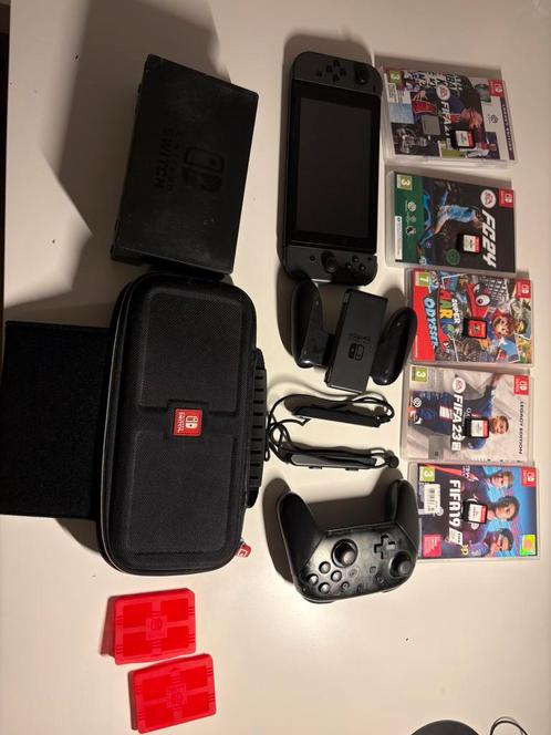 Nintendo switch zonder schade+pro controller+5 games+…, Games en Spelcomputers, Spelcomputers | Nintendo Switch, Zo goed als nieuw