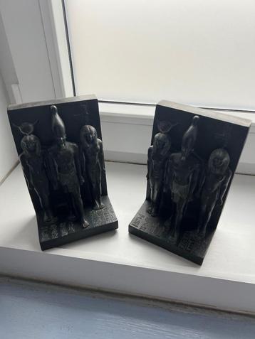 Schitterende Egyptische boekensteunen beschikbaar voor biedingen