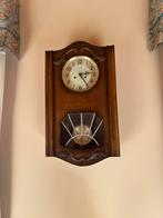 Wandklok met pendel, Ophalen