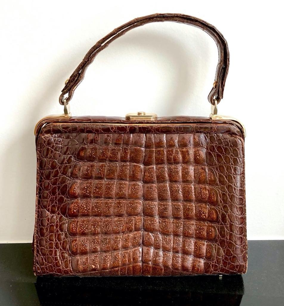 gerucht Ambtenaren uitzetten ② Stijlvolle bruine vintage handtas echt croco leder ca. 1960 — Tassen |  Damestassen — 2dehands