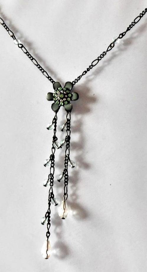 AVON: Schattige kleine ketting „Abril”, Handtassen en Accessoires, Kettingen, Nieuw, Grijs, Ophalen of Verzenden