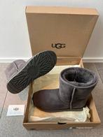 UGG grijze Classic Short maat 40 (USA 9), Neuf, Bottes, Autres couleurs, Enlèvement