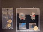 Stale pins set (4 stuks), Enlèvement ou Envoi, Comme neuf, Marque, Insigne ou Pin's