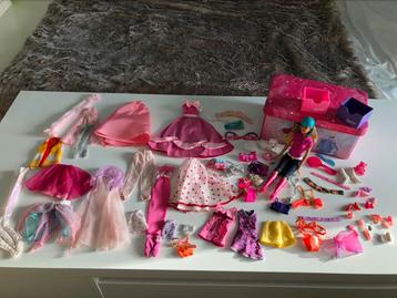 Barbie et accessoires inclus,boîte  beschikbaar voor biedingen
