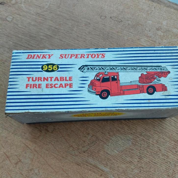 Dinky toys 1/43 camion échelle pompier Turntable Fire escape, Hobby & Loisirs créatifs, Voitures miniatures | Échelles Autre, Comme neuf