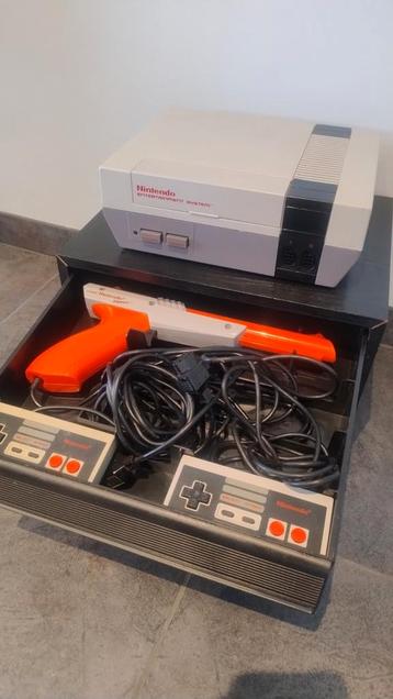 kastje voor Nintendo Nes - accessoires niet inbegrepen, Ophalen of Verzenden, Zo goed als nieuw